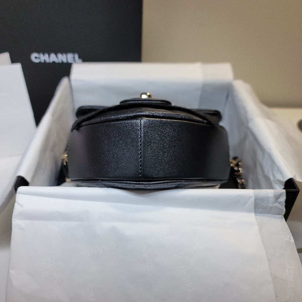 ❌️SOLD❌️ Chanel Heart Bag - Picture 8 of 12